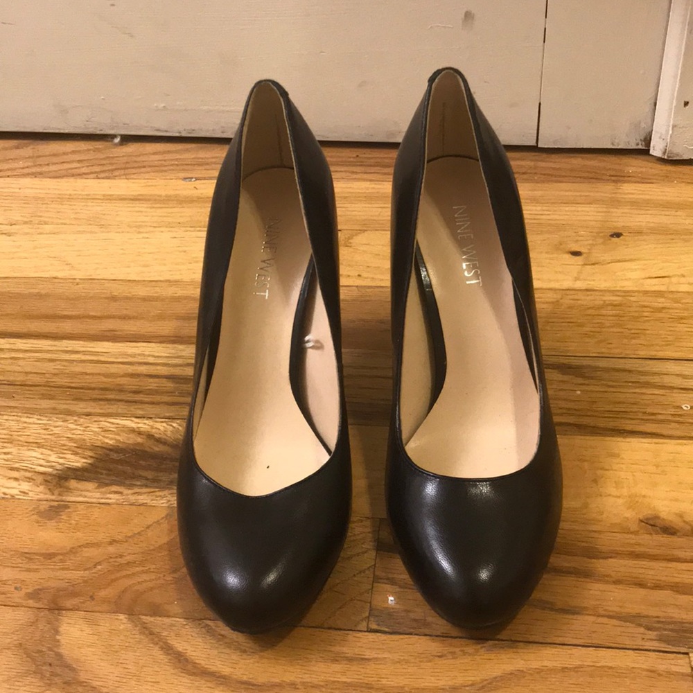 Nine West Black Leather Pumps